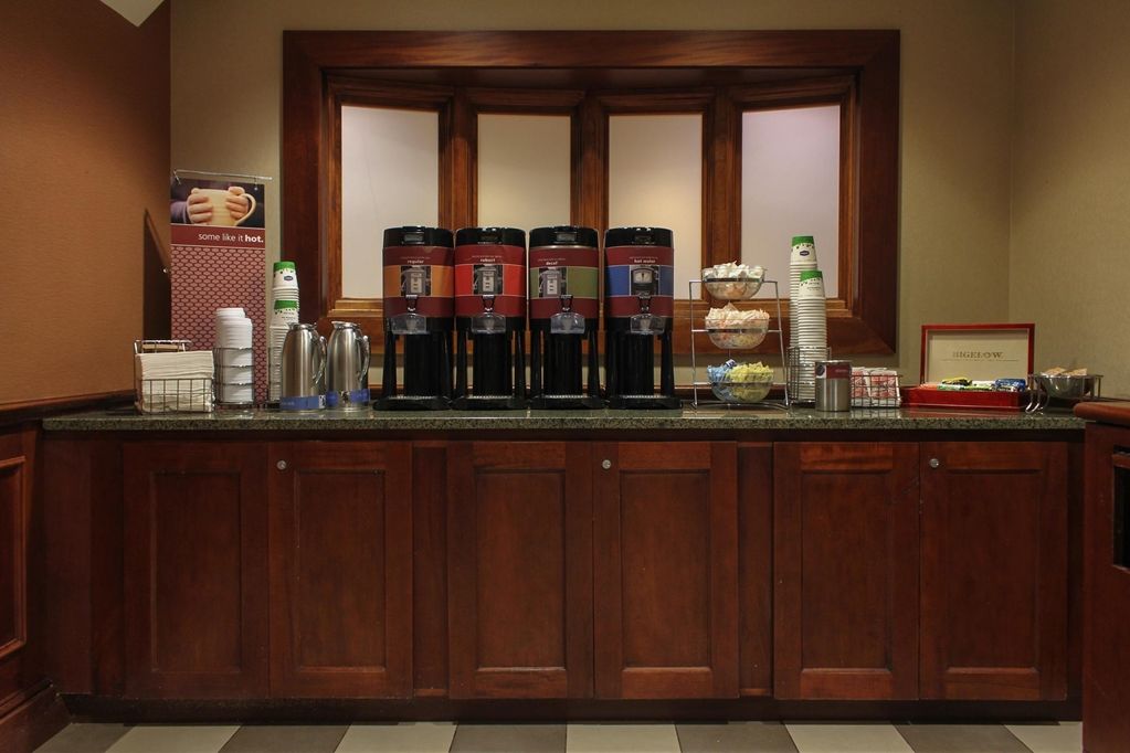 Hampton Inn Long Island-Brookhaven Farmingville Restoran gambar